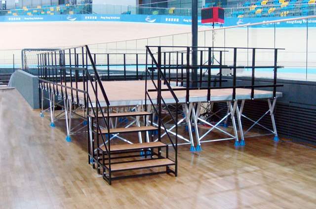 Bütec Schaar 100 - podium met trap