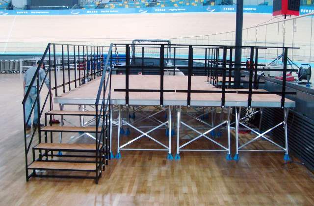 Bütec Schaar 100 als podium met trap