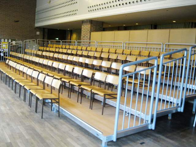 Bütec Compact als tribune met leuningen